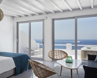 Kouros Hotel & Suites