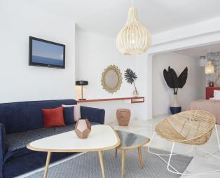 Kouros Hotel & Suites