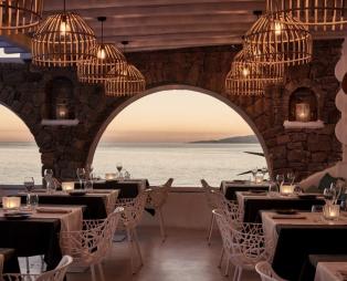 Kouros Hotel & Suites