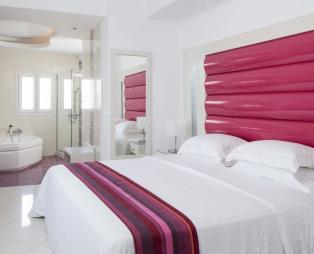 Grand Beach Hotel: Ένα πολυτελές καταφύγιο στην καρδιά της Μυκόνου