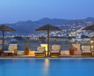 Grand Beach Hotel: Ένα πολυτελές καταφύγιο στην καρδιά της Μυκόνου