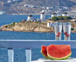 Grand Beach Hotel: Ένα πολυτελές καταφύγιο στην καρδιά της Μυκόνου