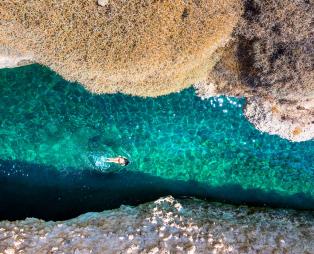 Δύο ελληνικά νησιά στα 10 καλύτερα του κόσμου για διακοπές