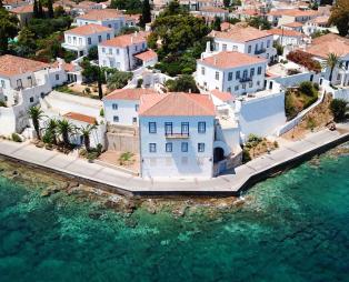 Σπέτσες: Απόδραση στο νησί των αρωμάτων