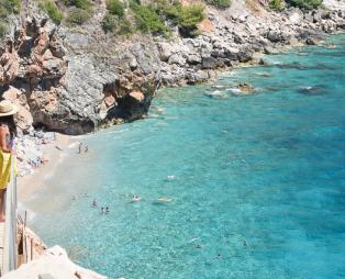Forbes: Μία ελληνική παραλία ανάμεσα στις 9 ομορφότερες της Ευρώπης
