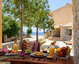 Calme Suites Mani