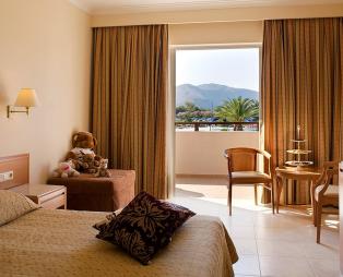 Pilot Beach Resort: Βυθιστείτε σε ένα κόσμο κρητικής γοητείας
