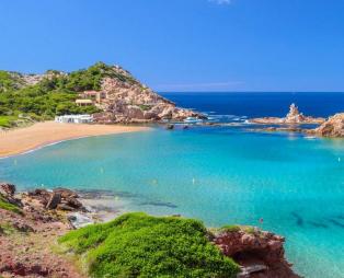 Forbes: Μία ελληνική παραλία ανάμεσα στις 9 ομορφότερες της Ευρώπης