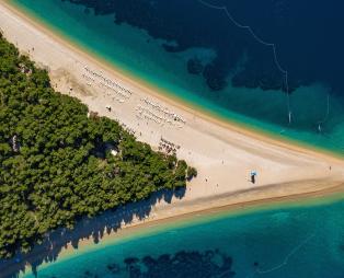 Δύο ελληνικές παραλίες στις 50 καλύτερες του κόσμου για το 2019 (pics)