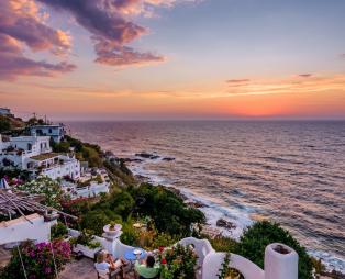 Daily Mirror: Τα μυστικά του ελληνικού νησιού όπου οι κάτοικοι «ζουν αιώνια»