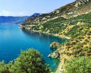 4 γραφικά χωριά που συνδυάζουν βουνό και θάλασσα