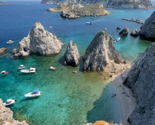 Το ελληνικό νησί που ξεχωρίζει το Conde Nast Traveler για το επόμενο καλοκαίρι