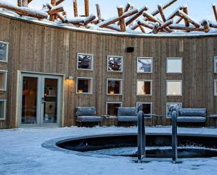 Arctic Bath: Το απίστευτο πλωτό ξενοδοχείο στον Αρκτικό Κύκλο