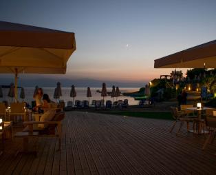 AKS Hinitsa Bay: Μαγευτικές διακοπές στο Πόρτο Χέλι