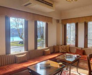Ξενώνας Κωνσταντίνος Μπάκαρης: Γαλήνια διαμονή με θέα τη λίμνη της Καστοριάς