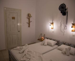 Onar Syros - Rustic Rooms