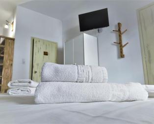 Onar Syros - Rustic Rooms