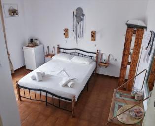 Onar Syros - Rustic Rooms