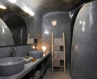 Virginia's Cave Villas