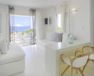 Minois Sugarcube Suites: Ανακαλύψτε την ουσία της κυκλαδίτικης ζωής στην Πάρο