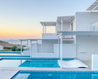 Minois Sugarcube Suites: Ανακαλύψτε την ουσία της κυκλαδίτικης ζωής στην Πάρο