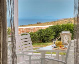 Minois Sugarcube Suites: Ανακαλύψτε την ουσία της κυκλαδίτικης ζωής στην Πάρο