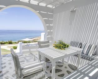 Minois Sugarcube Suites: Ανακαλύψτε την ουσία της κυκλαδίτικης ζωής στην Πάρο