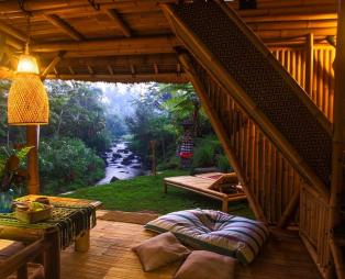Airbnb: Δύο βίλες στη Σαντορίνη στα πιο δημοφιλή σπίτια για μετά το lockdown