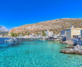 Λιμένι: Το πέτρινο λιμάνι που μαγεύει