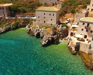 Λιμένι: Το πέτρινο λιμάνι που μαγεύει