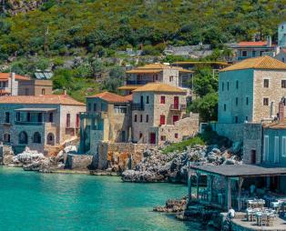 Λιμένι: Το πέτρινο λιμάνι που μαγεύει