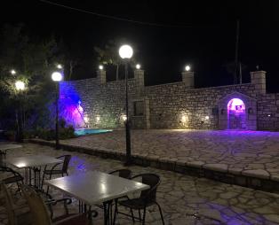 Πέτρα & Έλατο Art Hotel Vasilikos