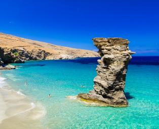Αυτό είναι το ελληνικό νησί που προτείνουν οι New York Times για διακοπές το 2021