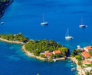 Forbes: Ένα ελληνικό νησί στα 5 υποτιμημένα διαμάντια της Μεσογείου