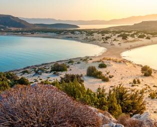 Διεθνή ΜΜΕ εκθειάζουν την Ελαφόνησο - «Το νησί με τις πιο όμορφες παραλίες»