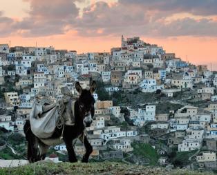 Το απομονωμένο χωριό του Αιγαίου όπου σταμάτησε ο χρόνος