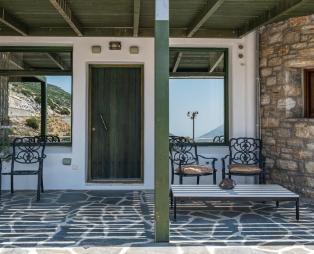 ELaiolithos Luxury Retreat