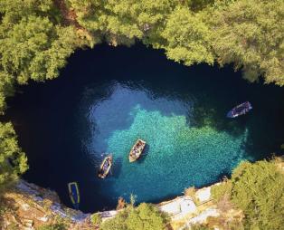 To Λιμνοσπήλαιο της Μελισσάνης (πηγή: Shutterstock)