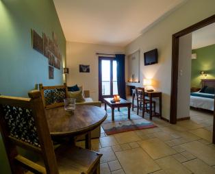 Έρωχος Suites Hotel