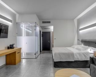 NAVES Suites: Για μια αξέχαστη διαμονή στην καρδιά της Ερμούπολης