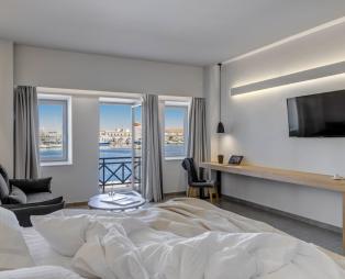 NAVES Suites: Για μια αξέχαστη διαμονή στην καρδιά της Ερμούπολης