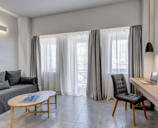 NAVES Suites: Για μια αξέχαστη διαμονή στην καρδιά της Ερμούπολης