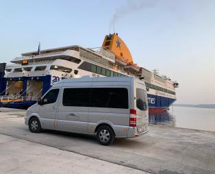 My Santorini Transfer: Ασφαλείς και αξιόπιστες μεταφορές στη Σαντορίνη