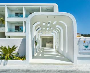 Cocoοns Luxury Suites & Villas