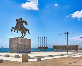 Το Άγαλμα του Μεγάλου Αλεξάνδρου στη Νέα Παραλία (πηγή: Shutterstock)