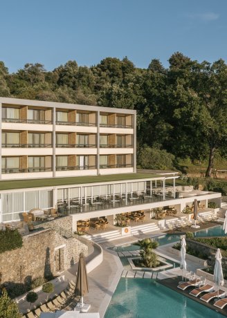 Divani Corfu Palace: Μαγευτικά ηλιοβασιλέματα, άνεση και γαλήνη