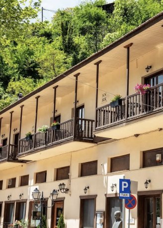 Via Ferrata Hotel: Ζήστε την εμπειρία της Ευρυτανίας με άνεση και ζεστή φιλοξενία