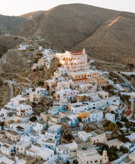 Άνω Σύρος: Ένας μεσαιωνικός οικισμός στην καρδιά των Κυκλάδων