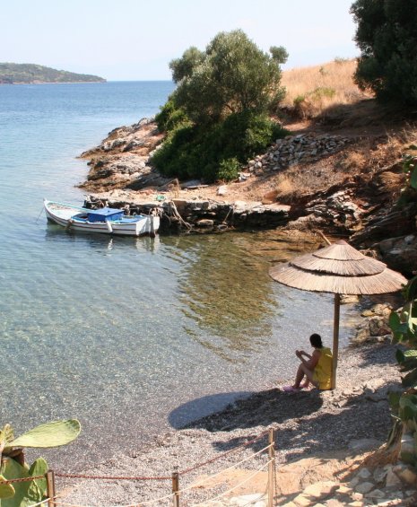 7 «ψαγμένα» ελληνικά νησιά για διακοπές μακριά από τα πάντα