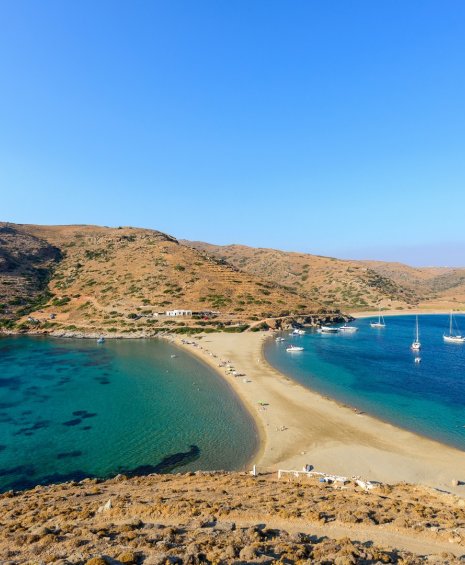 Η πιο εντυπωσιακή διπλή παραλία στις Κυκλάδες